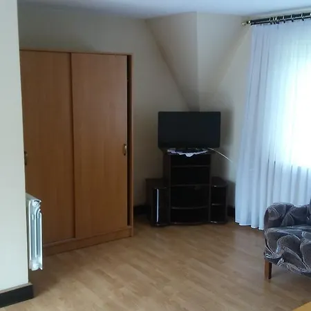 Gospodarstwo agroturystyczne Pod Lasem *